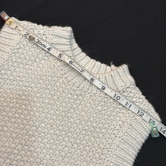 H&M Off-White Chunky Knit Sweater Vest - Picture 8 of 8